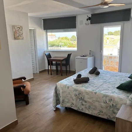 Casa Raices Del Montgo 게스트하우스 3*